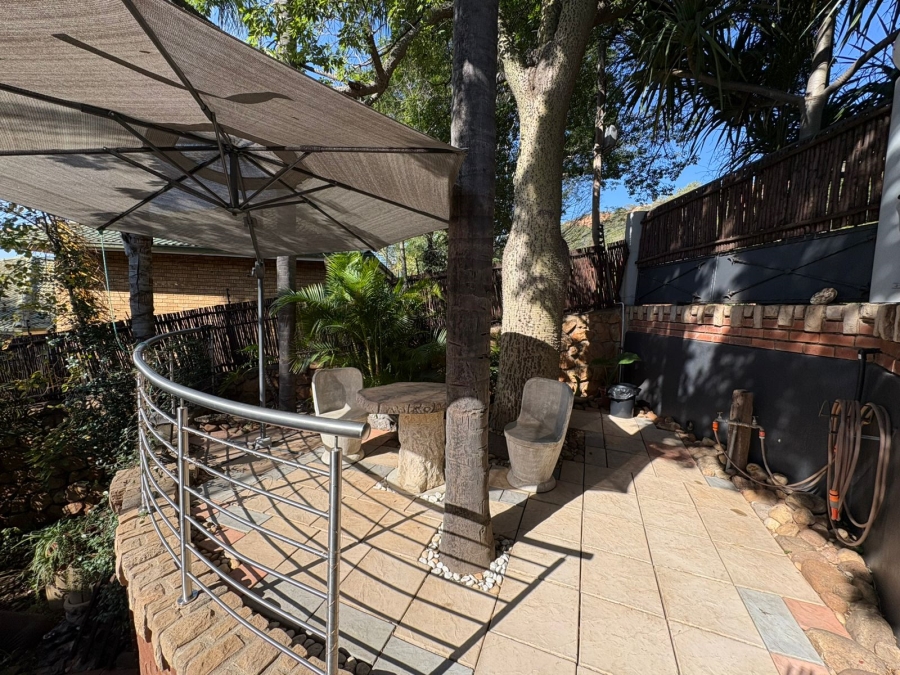5 Bedroom Property for Sale in Safari Gardens North West